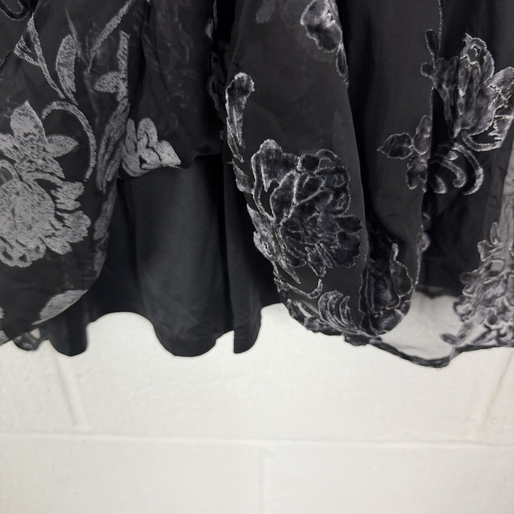 Torrid Top Black Velvet Burnout Sheer Lined Whimsigoth Dark Fairy Romantic SZ 2X - Picture 7 of 13